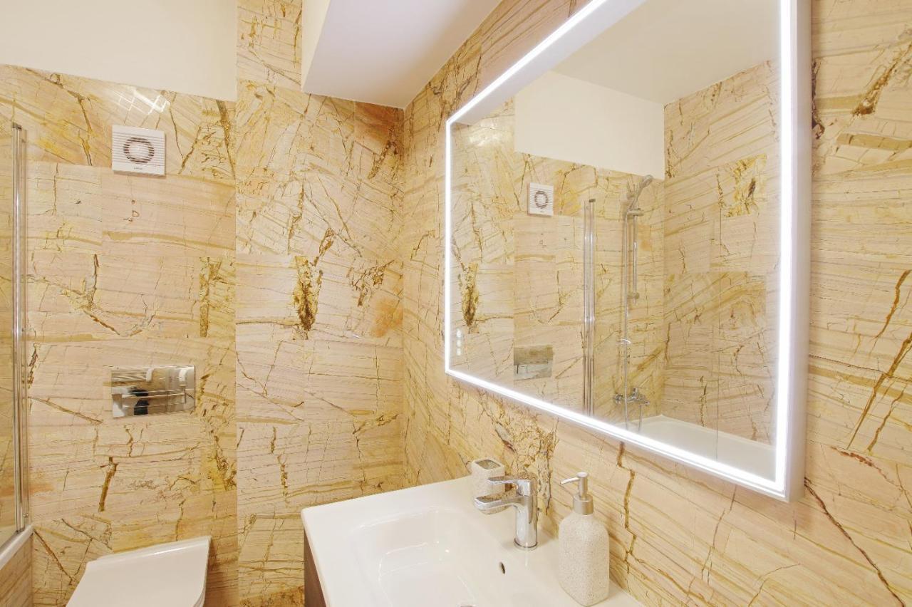 Himson-Beige Apartment Iasi Exterior photo